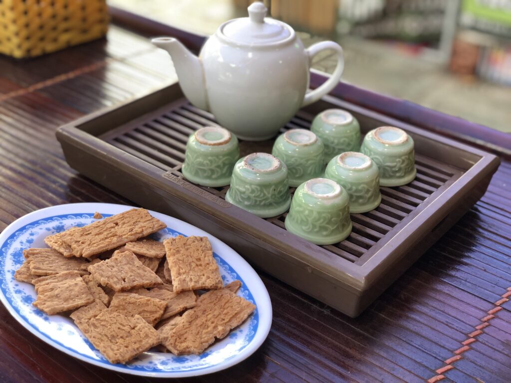Taro Cake – A Hometown Gift When Visiting the Hung Temple