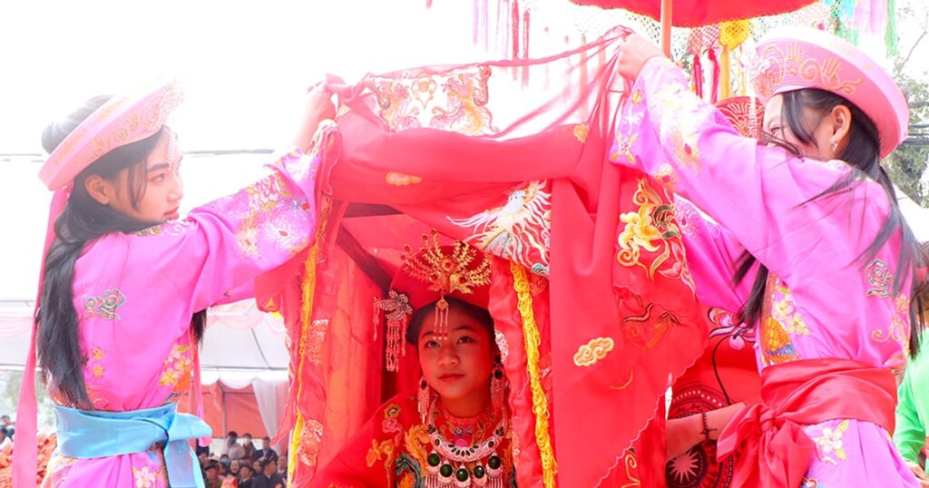 The festival of escorting the Fairy Princess Chu Hoa – Hy Cuong in Lam Thao district (now part of Viet Tri City)