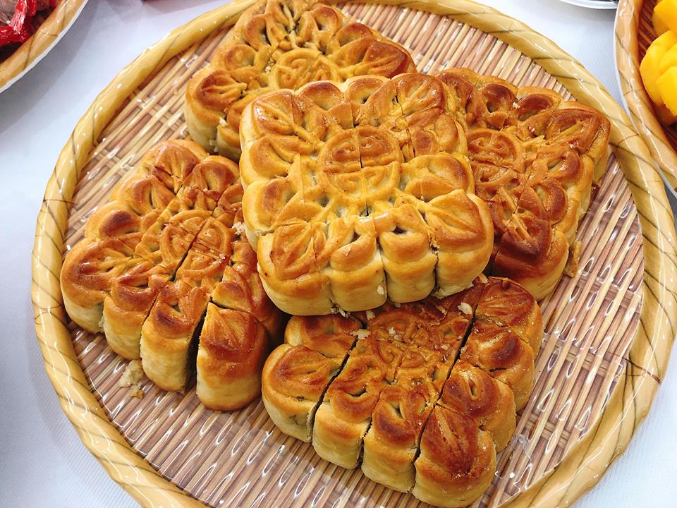 Traditional Mid-Autumn Festival Cakes Craft in Phú Thọ Town