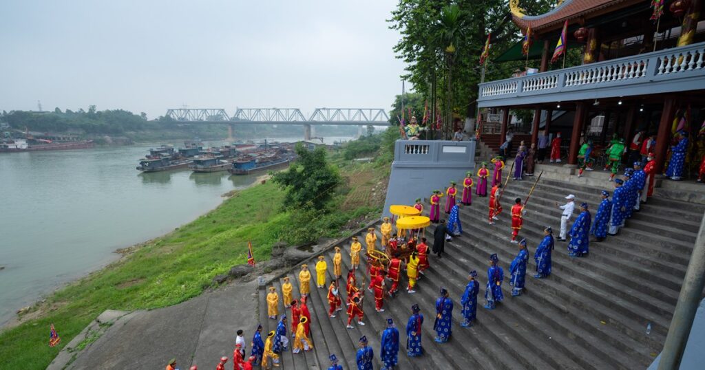 Reviving the Water Procession Ritual of Bach Hac as a Tourism Product