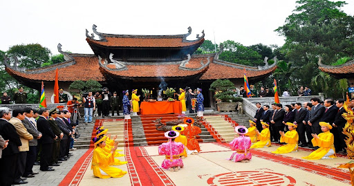 Ancestral Worship Tradition of Mother Au Co at the Historical Complex of Hung Temple