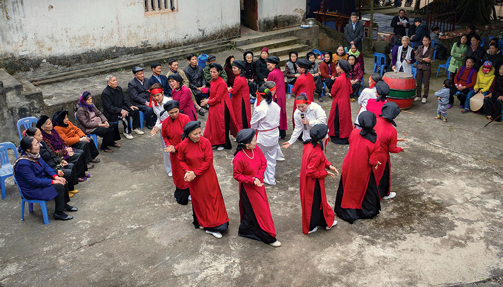 Xoan Singing Festival and the Legend of Square and Round Glutinous Rice Cakes in Kim Duc Commune