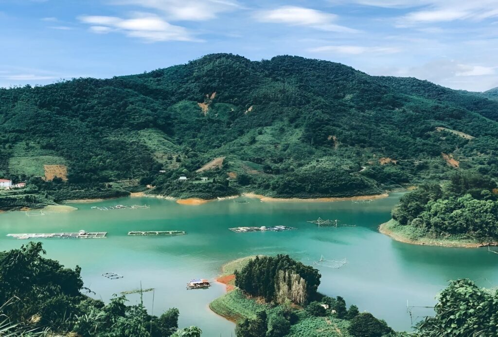 Mountain and lake sightseeing – Hoa Binh sacred temple festival