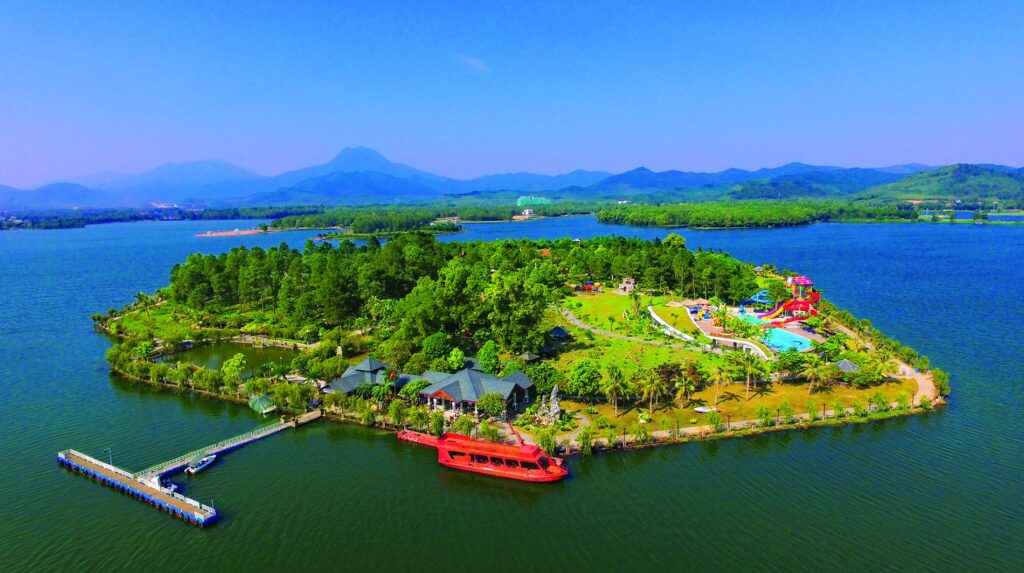 Dai Lai Lake Tourism